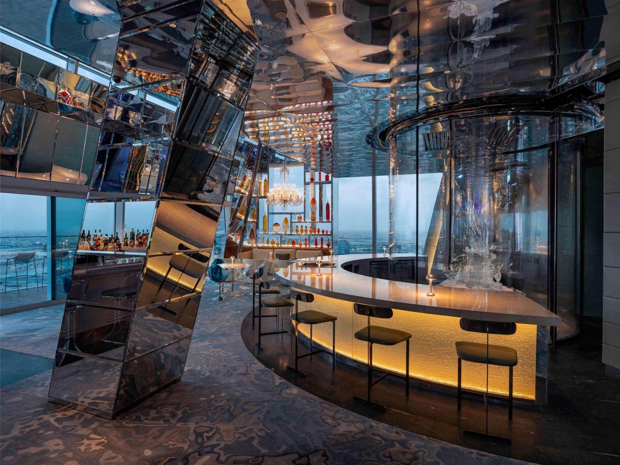 Fairmont Doha Hotel Lusail Luaran gambar The bar at the 101 Sky Bar