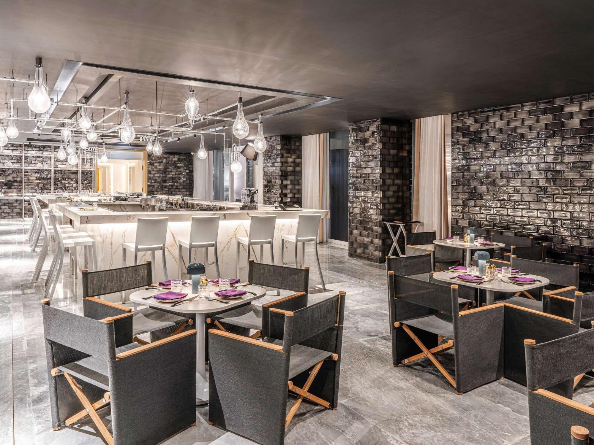Fairmont Doha Hotel Lusail Luaran gambar The interior of the restaurant